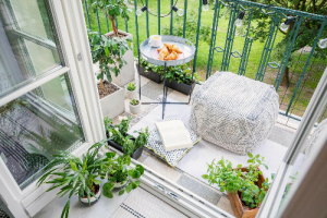 Premeňte nudný balkón na rozkvitnutú záhradu: Na čo nezabudnúť?